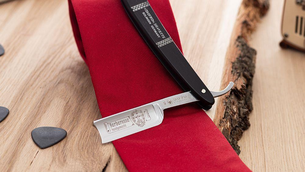 Dovo Straight Razor, Ebony Barbarossa, 5/8 in. - BarberSupplies Canada