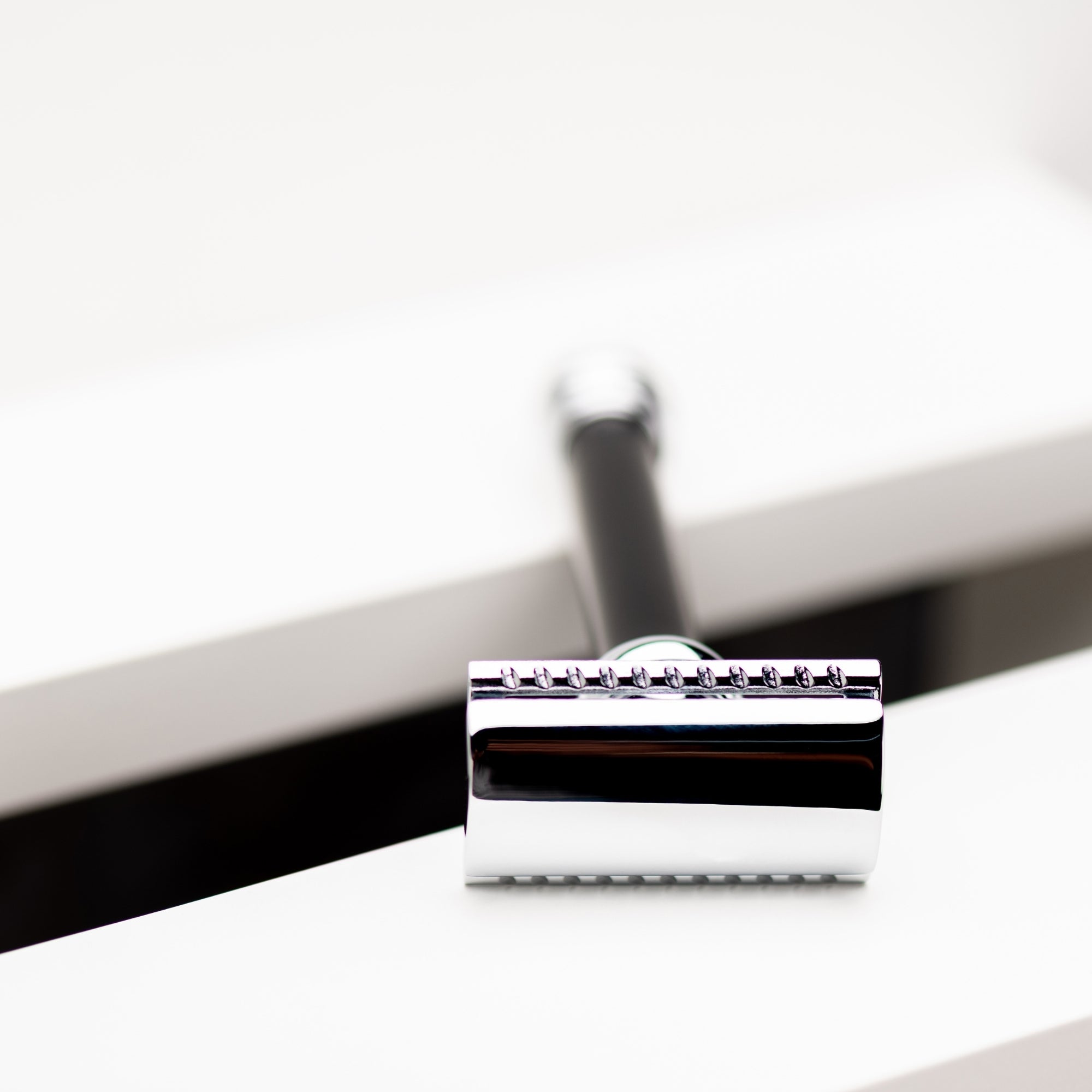 MERKUR Double Edge Safety Razor with Straight Cut and Extra Long Handle in Black - BarberSupplies Canada