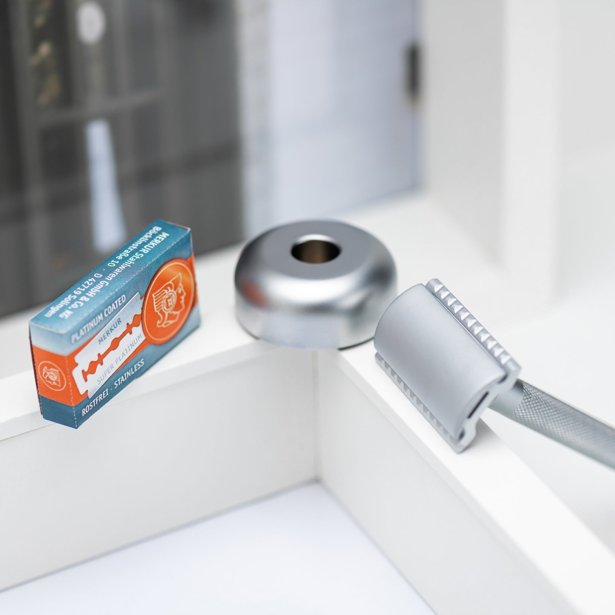 MERKUR 2281 Razor Set with Stand & Blades in Matte Chrome Finish - BarberSupplies Canada