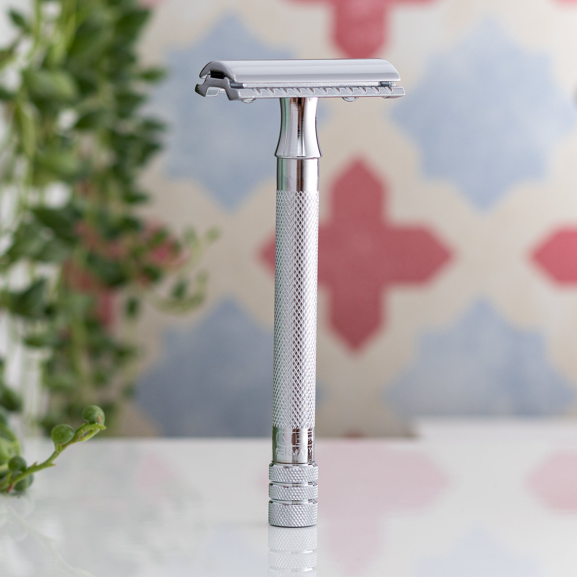 Merkur 23C Long-Handle Double-Edge Safety Razor, Chrome Finish - BarberSupplies Canada